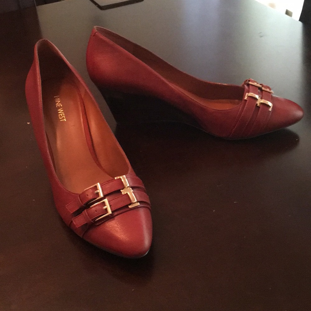 Nine West wedge shoe